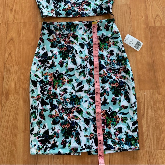 ❌SOLD❌ Forever 21 Floral Crop Top & Pencil Skirt - Picture 8 of 9